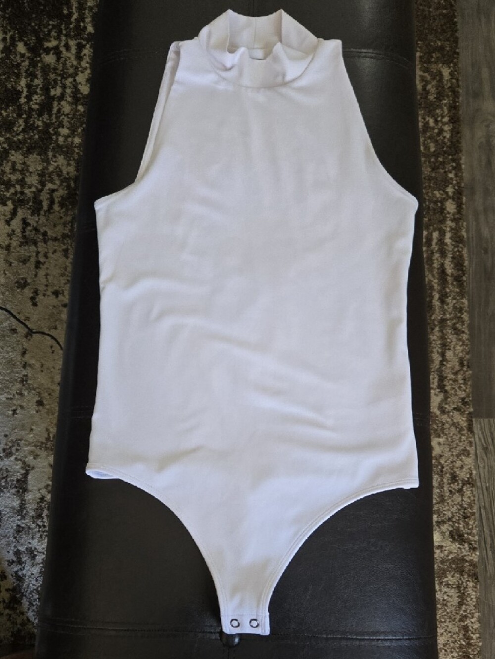 Express White Sleeveless Mock Neck Bodysuit - Picture 4 of 4